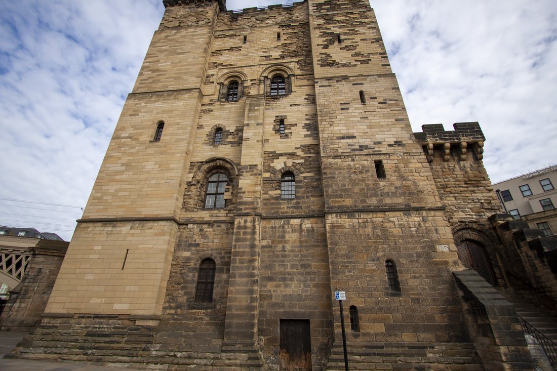 Wedding photography at Newcastle Castle Keep by Confetti Chasers
