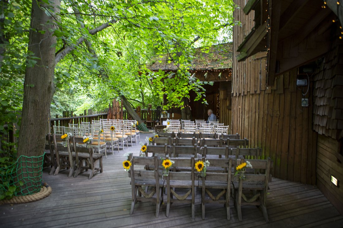 Wedding photography at The Treehouse Restaurant by Confetti Chasers