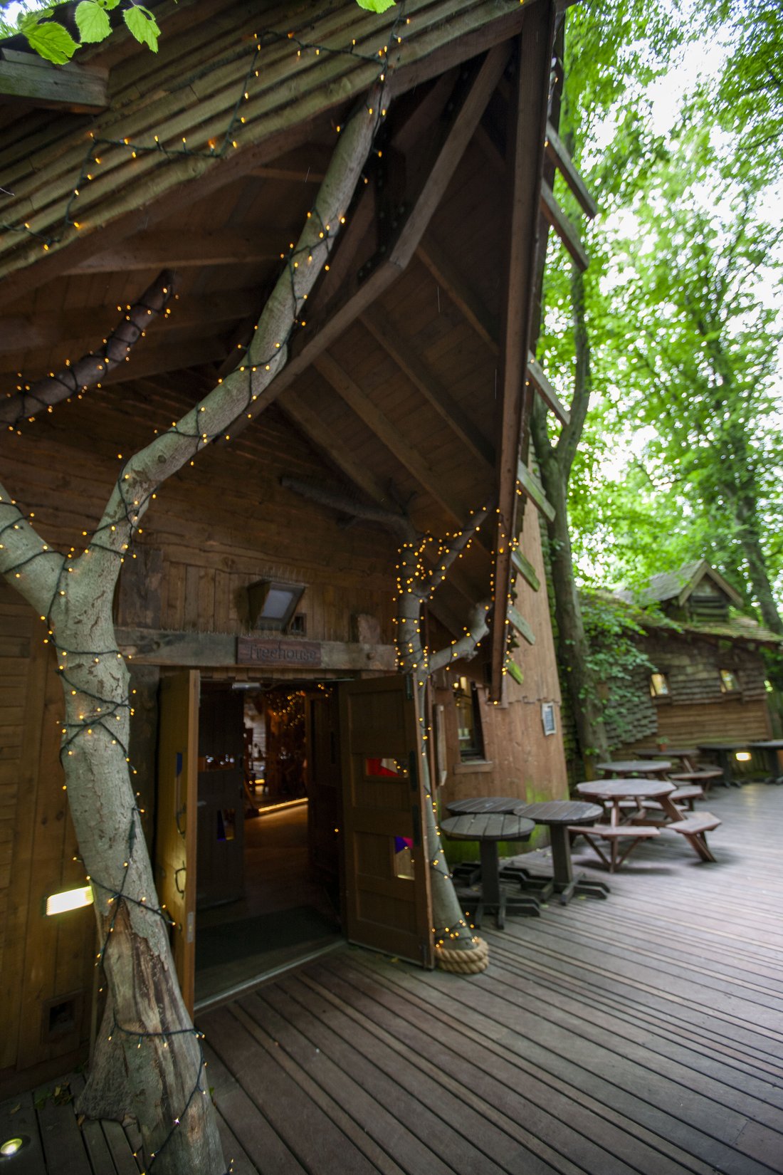 Wedding photography at The Treehouse Restaurant by Confetti Chasers