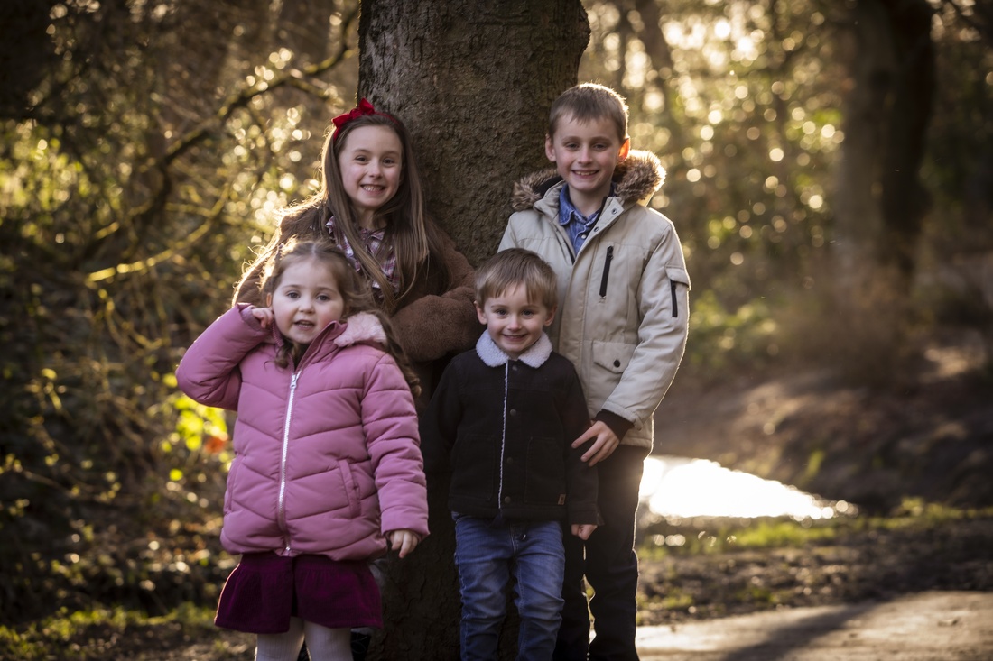 Christmas family photoshoot by Confetti Chasers