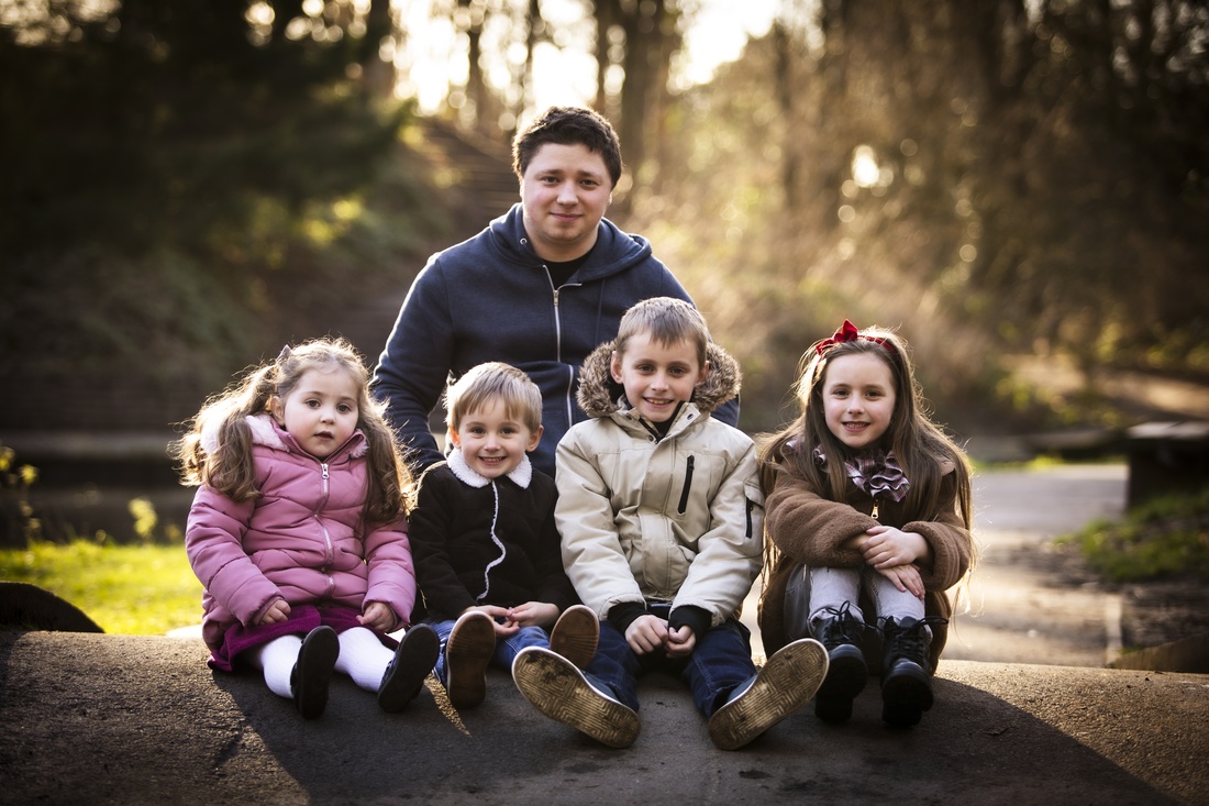 Christmas family photoshoot by Confetti Chasers