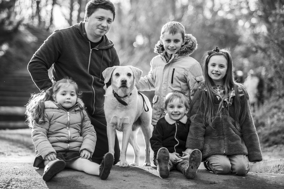 Christmas family photoshoot by Confetti Chasers