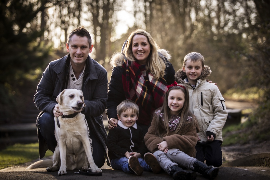 Christmas family photoshoot by Confetti Chasers