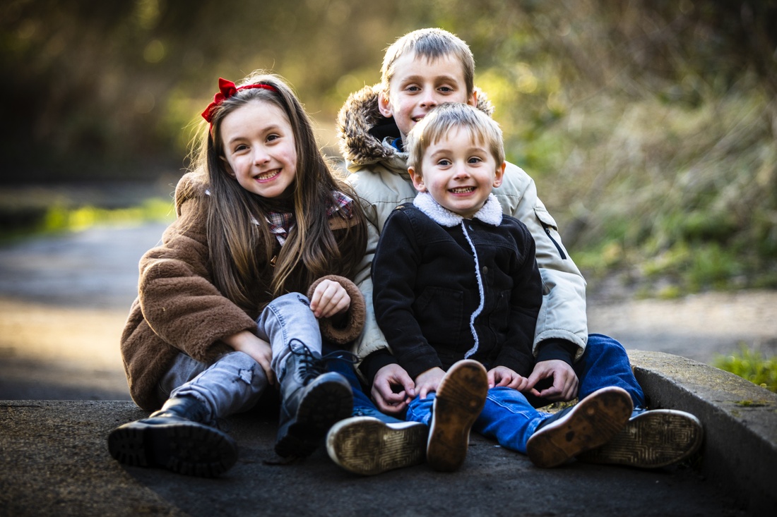 Christmas family photoshoot by Confetti Chasers